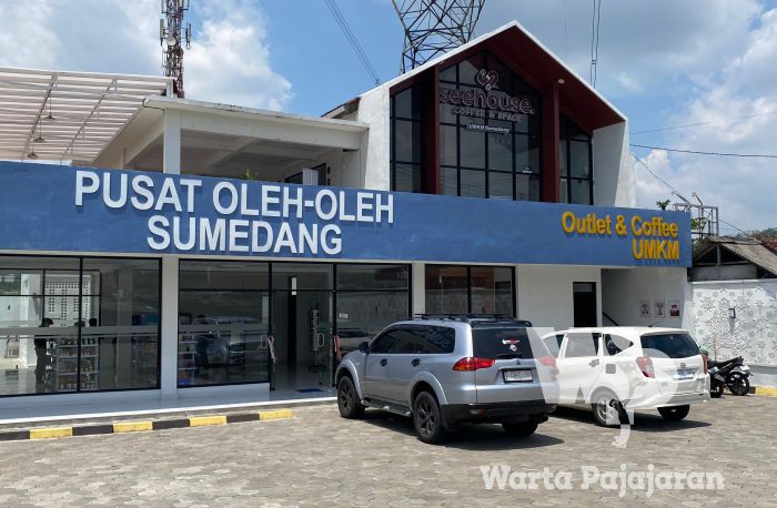 Jalan-jalan ke Sumedang? Borong Oleh-olehnya di Outlet Pusat Kota Ini, Recommended!