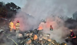 Sabtu Dini Hari Gudang Rongsok di Kabupaten Bandung Ludes Terbakar