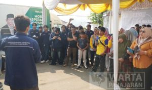 Diapresiasi Kepala Desa, Mahasiswa Teknik UNJ Serahkan Bantuan Mesin Pengelola Sampah