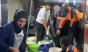 Ringankan Beban Warga Hadapi Kekeringan, Volunteer Bagasi Team Distribusikan Ribuan Liter Air Bersih
